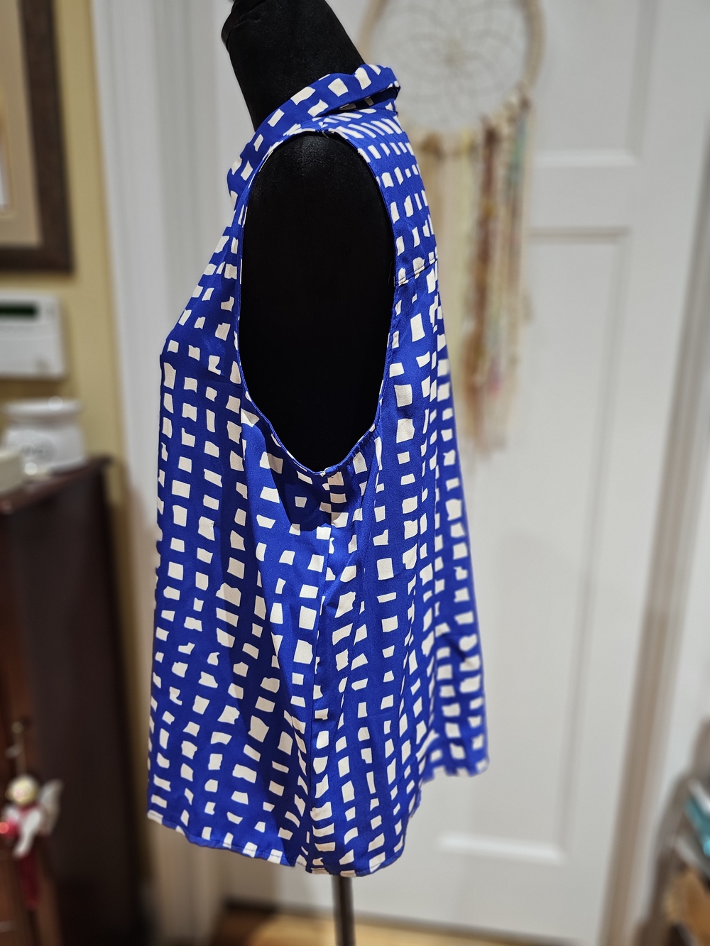 Pleione Blue and White Sleeveless Collared Blouse - Picture 2 of 6